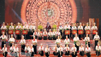 អភិវឌ្ឍទេសចរណ៍ភ្នំ ដំណោះស្រាយនិរន្តរភាពបន្ថែមទៀតសម្រាប់ឧស្សាហកម្មគ្មានផ្សែង វគ្គ I អំពីទឹកដីបុរាណ Nho Quan