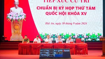 Đồng chí Trần Lưu Quang, Trưởng Ban kinh tế Trung ương và các đại biểu Quốc hội Hải Phòng tiếp xúc cử tri quận Hải An