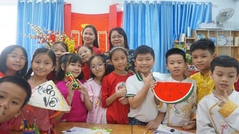 Giáo viên giao bài tập Tết cho học sinh là giúp ba mẹ, dọn nhà, đi chợ Tết