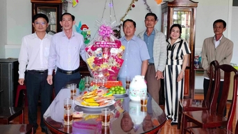Lãnh đạo huyện Krông Búk thăm, chúc mừng Giáng sinh các cơ sở tôn giáo
