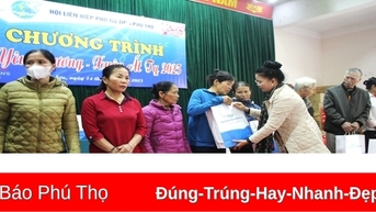 Trao quà “Tết yêu thương” tại huyện Thanh Sơn