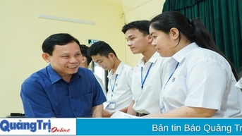 Báo Quảng Trị - Quỹ Thiện Tâm: Trao 130 suất học bổng cho học sinh nghèo vượt khó Trường THPT Chu Văn An