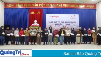 Trao 58 suất quà Tết của Báo Quảng Trị và Quỹ Thiện Tâm cho người dân thị xã Quảng Trị