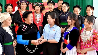 គ្មានអ្វីមានតម្លៃជាងមនុស្សទេ។