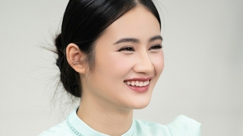 Hoa hậu Ý Nhi bất ngờ xuất hiện tại sự kiện