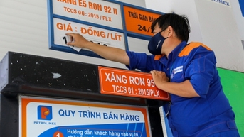 Giá xăng lên 21.000 đồng một lít