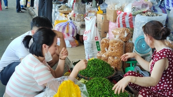 ការដើរទិញឥវ៉ាន់នៅផ្សារ និងផ្សារទំនើប