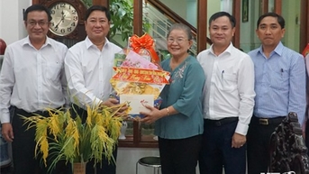 Đồng chí Trần Quốc Nam, Phó Bí thư Tỉnh ủy, Chủ tịch UBND tỉnh đến thăm, chúc tết các địa phương và các cá nhân tiêu biểu trên địa bàn tỉnh