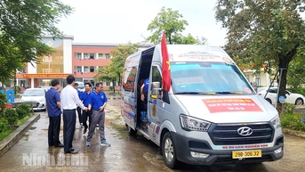 Sôi nổi hoạt động quyên góp sách vở đồ dùng học tập ủng hộ học sinh vùng lũ lụt