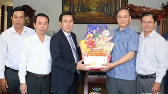 Đồng chí Phạm Văn Hậu, Phó Bí thư Thường trực Tỉnh ủy, Chủ tịch HĐND tỉnh thăm, chúc Tết các đơn vị, cá nhân tiêu biểu