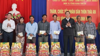 Đoàn công tác của Tỉnh uỷ thăm, chúc Tết cán bộ, nhân dân các địa phương
