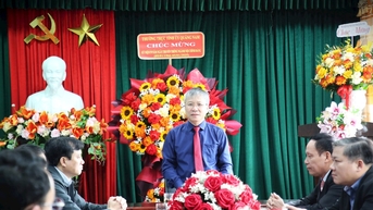 សមមិត្ត Nguyen Duc Dung បានទៅសួរសុខទុក្ខ និងអបអរសាទរគណៈកម្មាធិការកិច្ចការផ្ទៃក្នុងរបស់គណៈកម្មាធិការបក្សខេត្ត ក្នុងឱកាសទិវាប្រពៃណីឧស្សាហកម្ម។