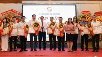 UBND tỉnh: Gặp mặt kỷ niệm Ngày Doanh nhân Việt Nam