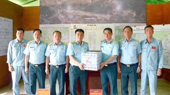 Kiểm tra, động viên lực lượng không quân hợp luyện bay