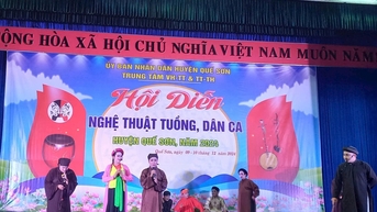 Que Son រៀបចំការសម្តែងសិល្បៈ Tuong និងចម្រៀងប្រជាប្រិយ