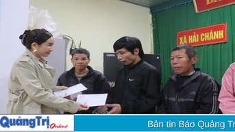 Báo Quảng Trị - Quỹ Thiện Tâm: Trao 78 suất quà Tết cho người dân xã Hải Chánh, huyện Hải Lăng