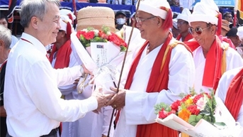 Lễ rước y trang nữ thần Pô Inư Nưgar