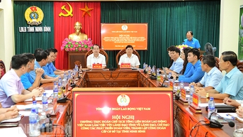 គណៈប្រតិភូសហភាពការងារវៀតណាម ធ្វើការនៅទីក្រុង Ninh Binh