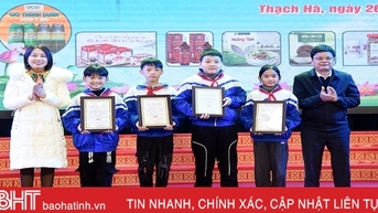 ថាច់ ហា ផ្តល់រង្វាន់ដល់ការប្រលងណែនាំផលិតផល OCOP ក្នុងចំណោមសិស្ស