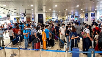 Muốn về quê ăn Tết, nhiều hành khách phải bỏ cả chục triệu đồng mua vé