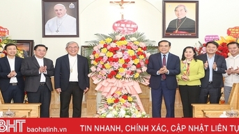 Lãnh đạo tỉnh chúc mừng Tòa Giám mục Giáo phận Hà Tĩnh nhân dịp Giáng sinh 2023