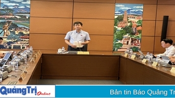 Đoàn ĐBQH tỉnh Quảng Trị thảo luận tại tổ về các dự thảo luật