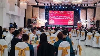 Gặp mặt, chúc tết 125 kiều bào