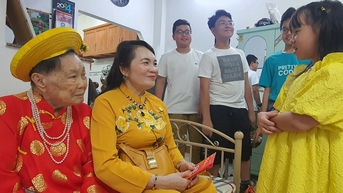 Nhà ông bà không có WiFi, con không thích về quê ăn Tết