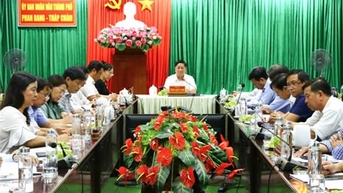 NTO - Đồng chí Trần Quốc Nam, Phó Bí thư Tỉnh ủy, Chủ tịch UBND tỉnh làm việc với UBND Tp. Phan Rang