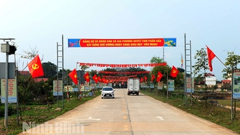 Gia Phương Nơi địa linh sinh hoàng đế