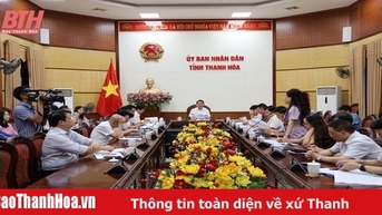 អនុប្រធានគណៈកម្មាធិការប្រជាជនខេត្ត Le Duc Giang បានស្តាប់របាយការណ៍ស្តីពីខ្លឹមសារវិទ្យាសាស្ត្រមួយចំនួន។