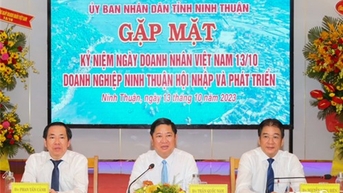 កិច្ចប្រជុំដើម្បីអបអរសាទរ "ទិវាសហគ្រិនវៀតណាម ១៣ តុលា"