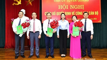 Công bố Quyết định bổ nhiệm Giám đốc Sở Khoa học - Công nghệ và Giám đốc Sở Thông tin - Truyền thông
