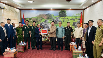 Lãnh đạo tỉnh Nghệ An thăm và chúc Tết Bunpimay tại tỉnh Xiêng Khoảng (Lào)