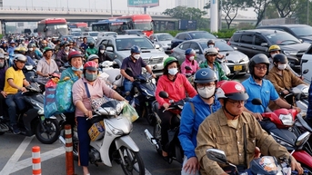Giao thông căng thẳng ở các cửa ngõ TPHCM từ sáng 25 Tết