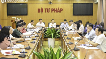 Chủ tịch UBND tỉnh Nguyễn Đức Trung dự họp Hội đồng thẩm định dự thảo Nghị quyết thí điểm bổ sung một số cơ chế, chính sách đặc thù phát triển Nghệ An