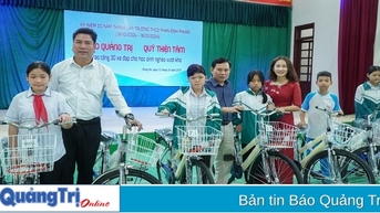 Báo Quảng Trị - Quỹ Thiện Tâm: Trao tặng 30 xe đạp cho học sinh Trường THCS Phan Đình Phùng