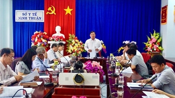 성 베트남 조국전선위원회는 보건부에서 유권자와 국민의 의견 및 권고에 대한 응답 처리를 감독합니다.