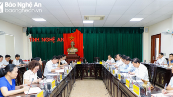 Phó Chủ tịch Thường trực UBND tỉnh Lê Hồng Vinh tiếp công dân định kỳ tháng 4/2024