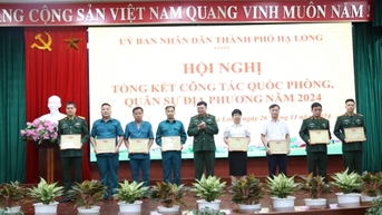ទីក្រុង Ha Long សង្ខេបកិច្ចការការពារជាតិ និងយោធាក្នុងតំបន់ក្នុងឆ្នាំ ២០២៤