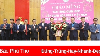 Tập đoàn Hoá chất Việt Nam thăm, chúc Tết và tặng quà cho người lao động Công ty Cổ phần Supe Phốt phát và Hoá chất Lâm Thao