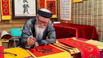Xin chữ ông đồ, xem tranh vẽ rắn tại Văn Miếu - Quốc Tử Giám