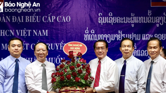 Phó Chủ tịch UBND tỉnh Nghệ An Bùi Thanh An thăm, chúc Tết cổ truyền Bunpimay tại tỉnh Khăm Muộn, CHDCND Lào