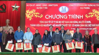 Nhiều người khó khăn tại Ý Yên được hỗ trợ tiền hàng tháng từ nguồn xã hội hóa