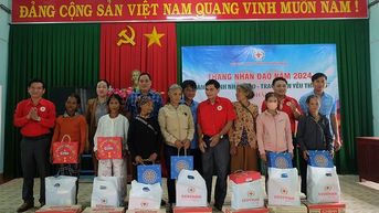 Phiên chợ nhân đạo ở vùng núi Quảng Ngãi