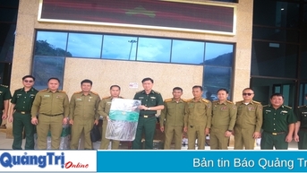 Trao tặng trang thiết bị phục vụ phòng chống tội phạm trị giá 800 triệu đồng cho Công an tỉnh Salavan