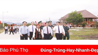 Làng văn hóa trên rẻo cao mây trắng