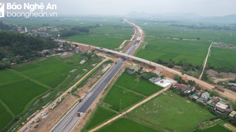 Ngắm cao tốc Bắc Nam đoạn Diễn Châu - Bãi Vọt trước ngày thông xe