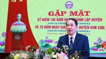 김선지구는 창건 195주년과 해방 70주년을 기념하는 회의를 열었습니다.