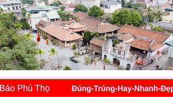 Khách quốc tế thích thú trải nghiệm du lịch làng cổ Hùng Lô